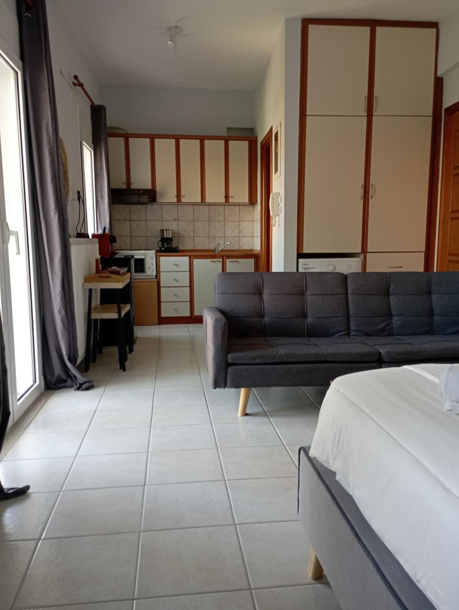 Gk Suites-Constantin View , Auto Check-In 24H Yenişehir Oda fotoğraf