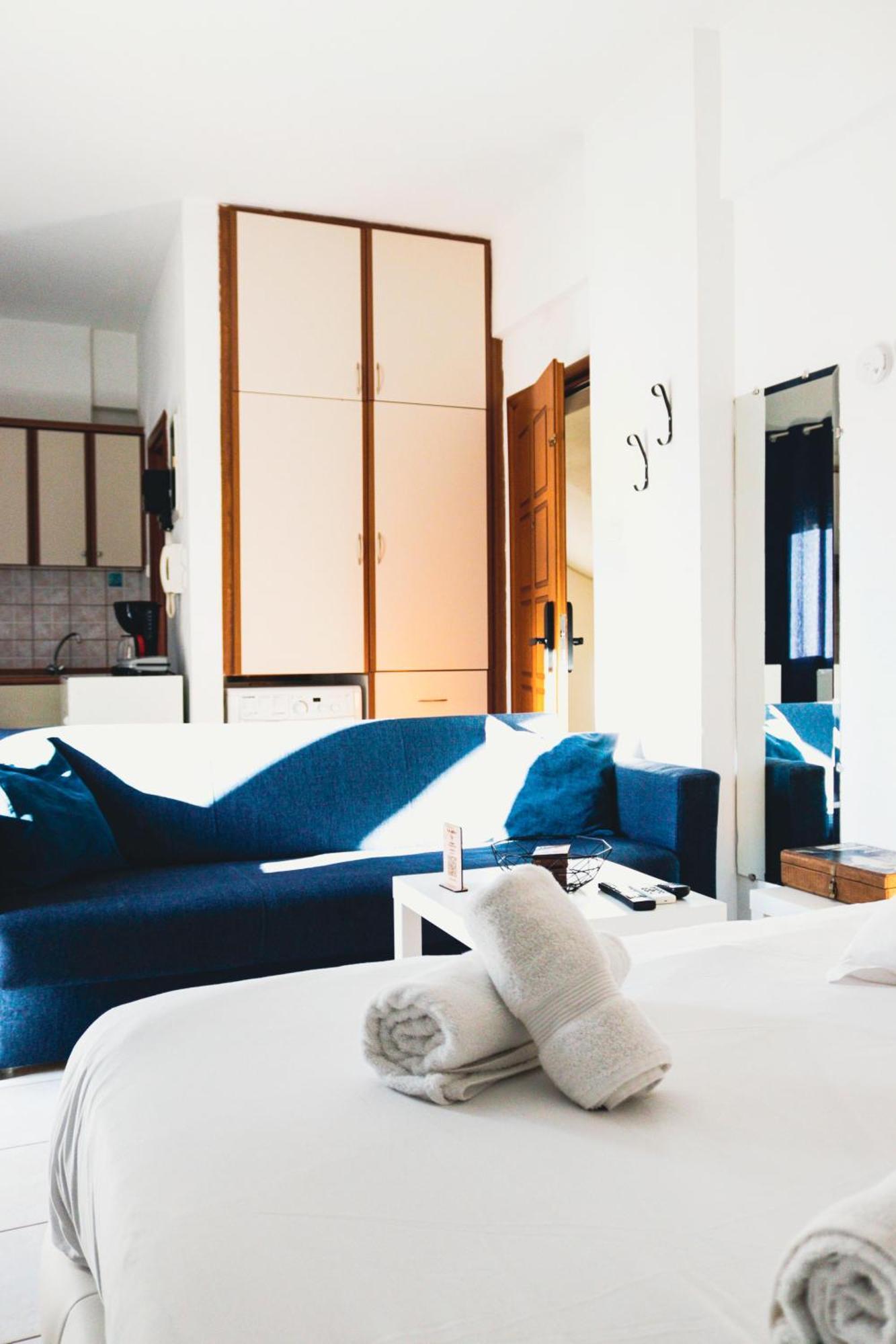 Gk Suites-Constantin View , Auto Check-In 24H Yenişehir Dış mekan fotoğraf