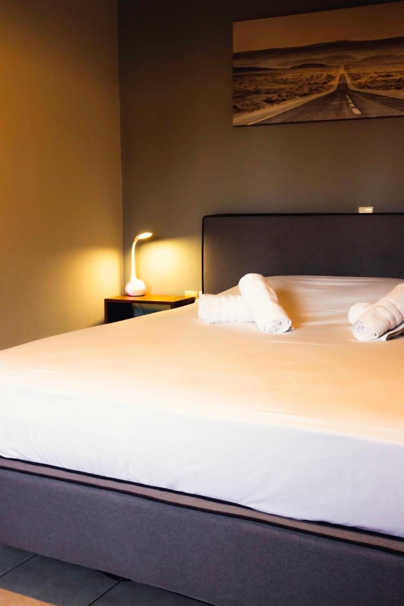Gk Suites-Constantin View , Auto Check-In 24H Yenişehir Dış mekan fotoğraf
