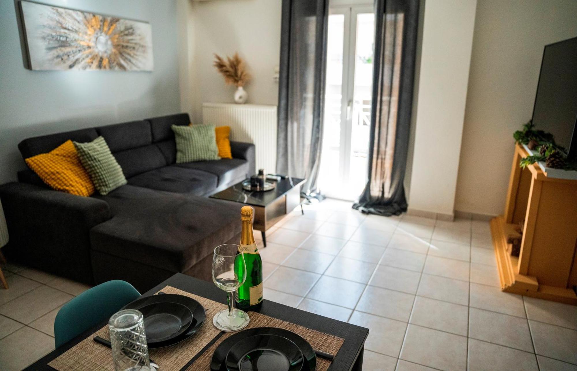 Gk Suites-Constantin View , Auto Check-In 24H Yenişehir Dış mekan fotoğraf