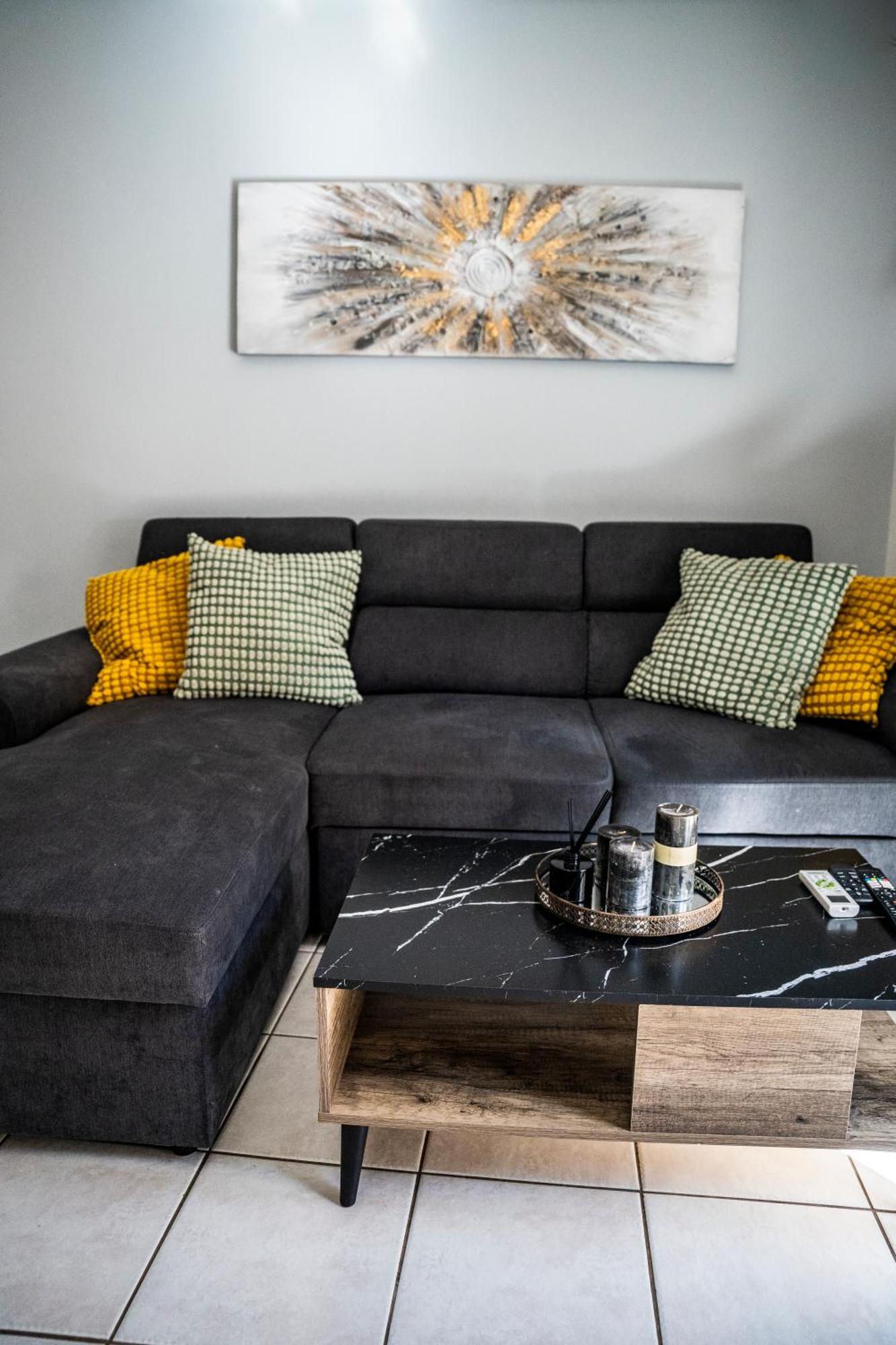 Gk Suites-Constantin View , Auto Check-In 24H Yenişehir Dış mekan fotoğraf