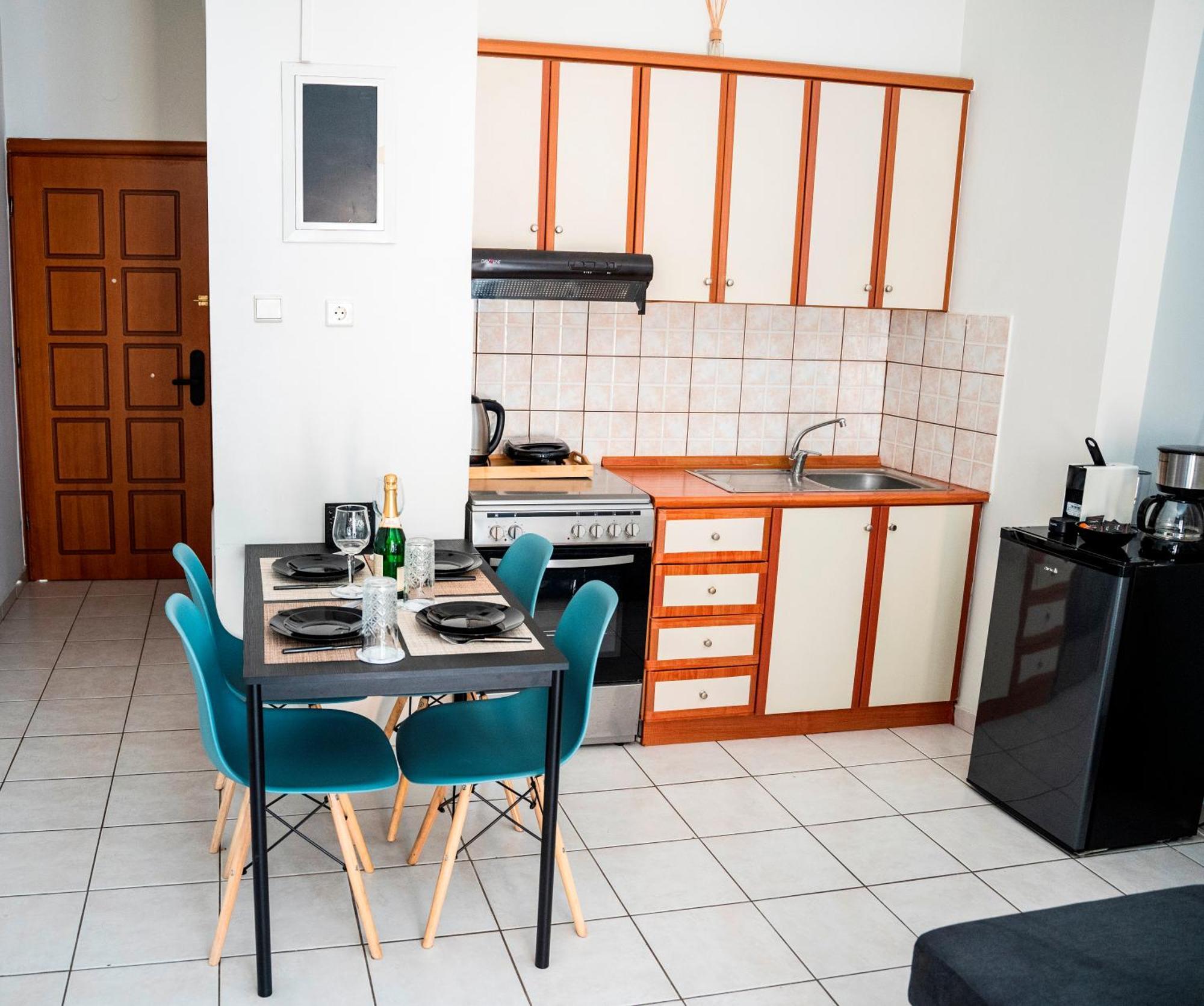 Gk Suites-Constantin View , Auto Check-In 24H Yenişehir Dış mekan fotoğraf