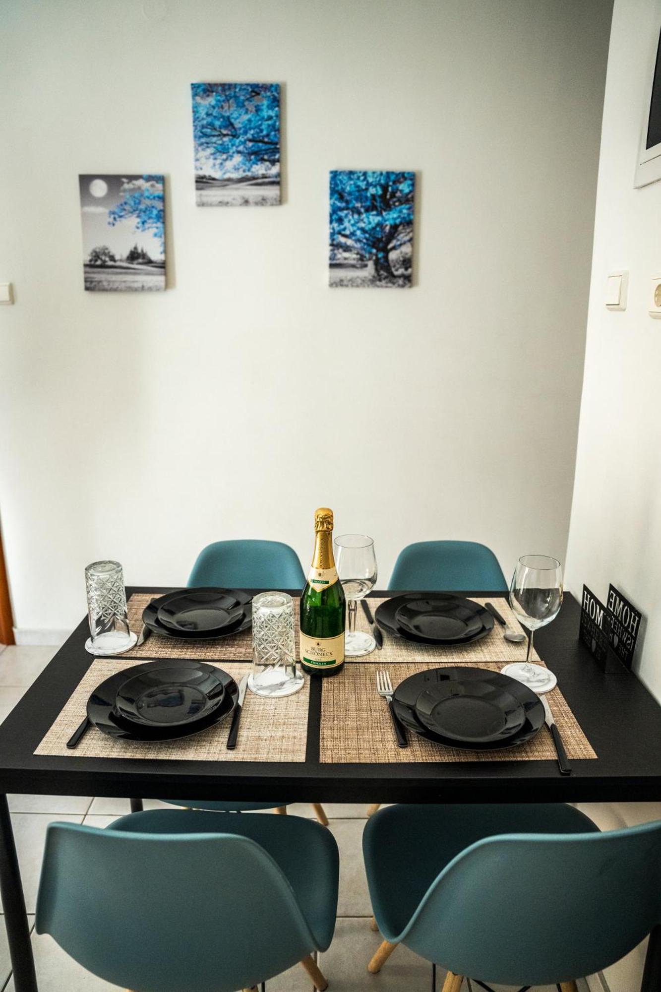 Gk Suites-Constantin View , Auto Check-In 24H Yenişehir Dış mekan fotoğraf